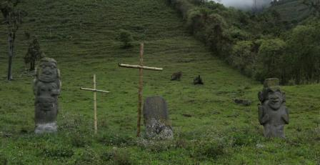 Estatuas de piedra, resguardo Juan Tama.[3]